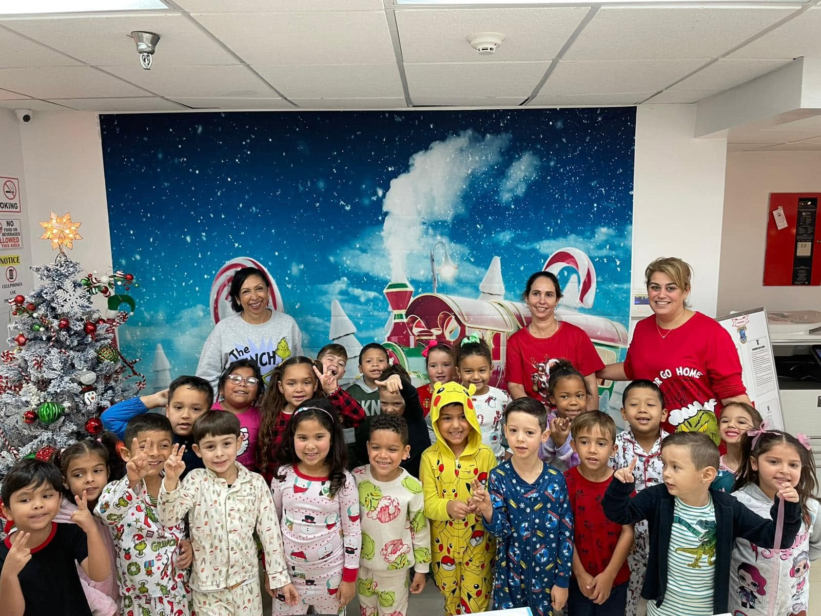Children's Paradise Christmas group photo